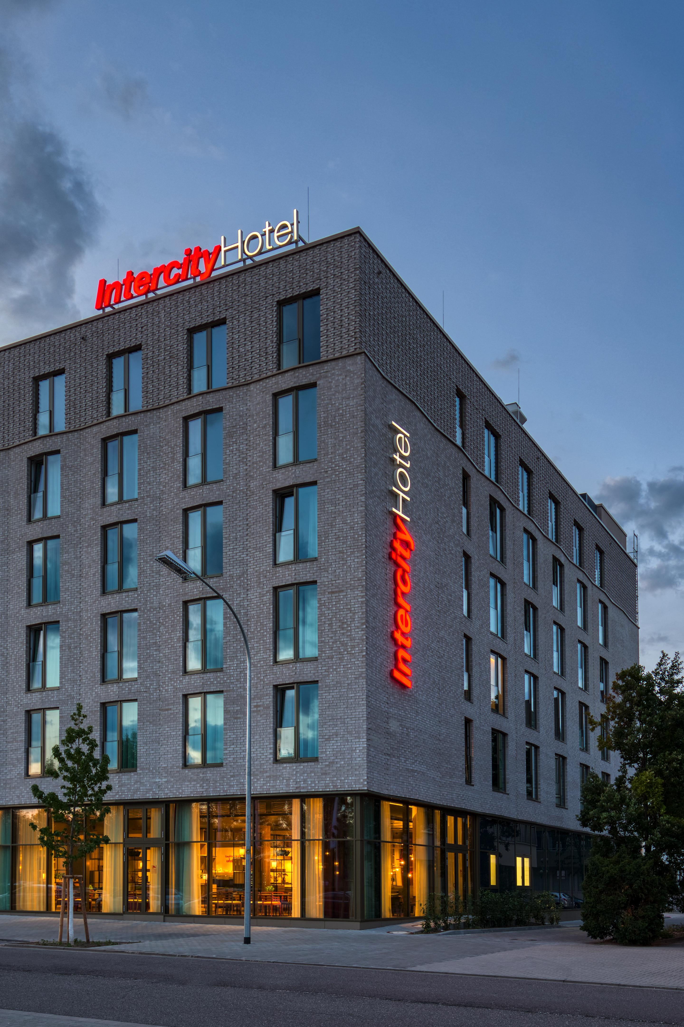 Intercityhotel Saarbrücken Exterior foto
